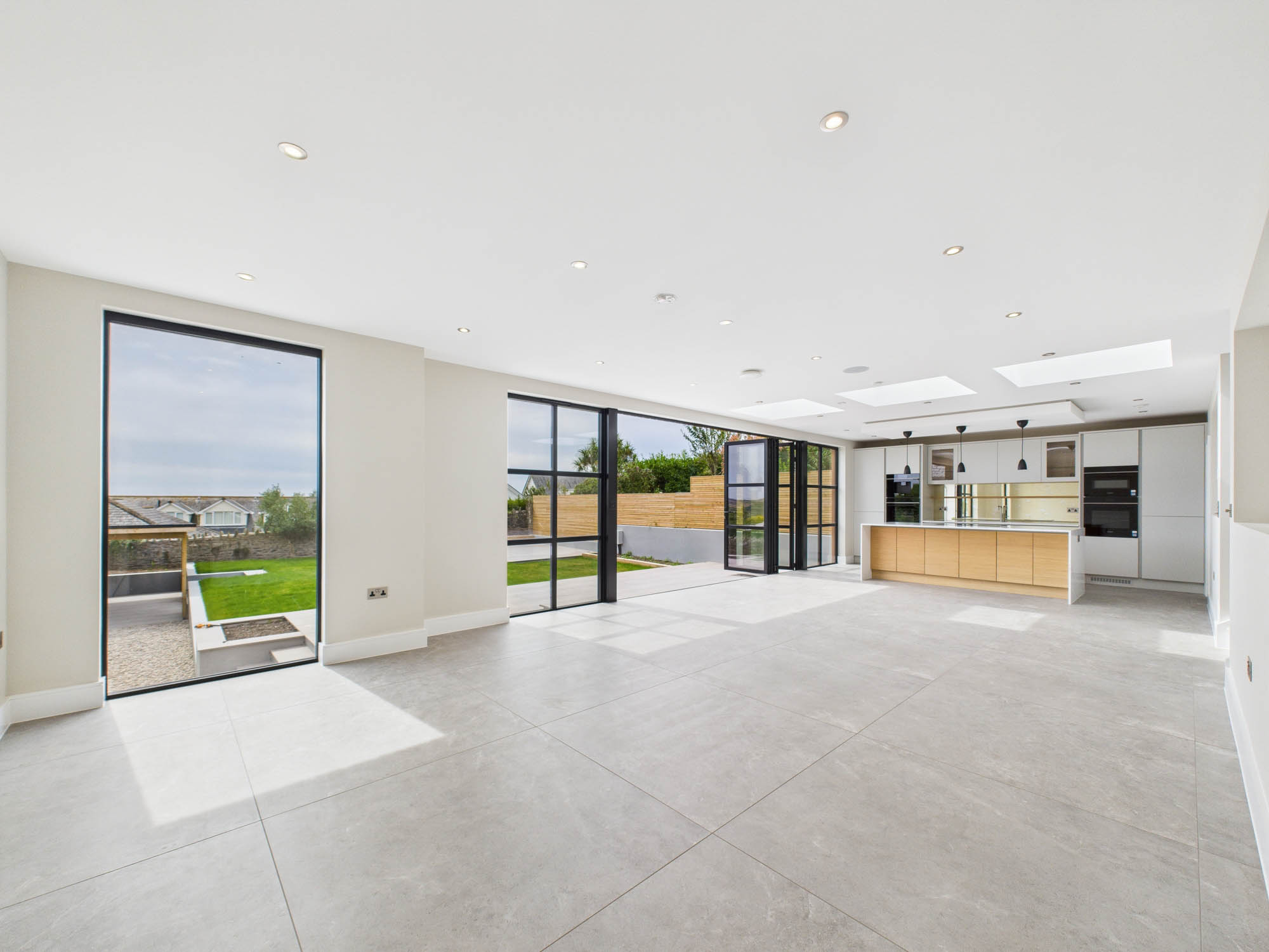 CAM02653G0-PR0197-STILL050 CAM02653G0-PR0197-STILL050